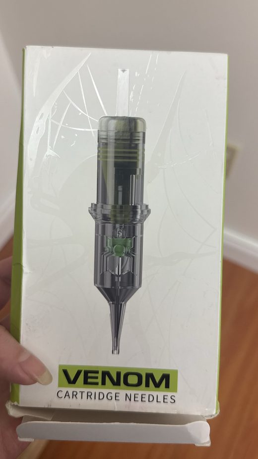 A box of Venom FV1218RS cartridge needles